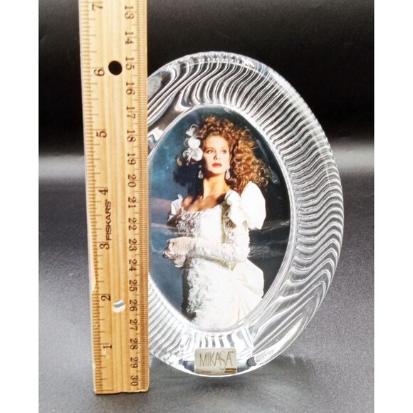 Mikasa Oval Shaped Ribbed Crystal Picture Frame Vintage 6.5 Inches Heavy 1980s - Picture 2 of 12
